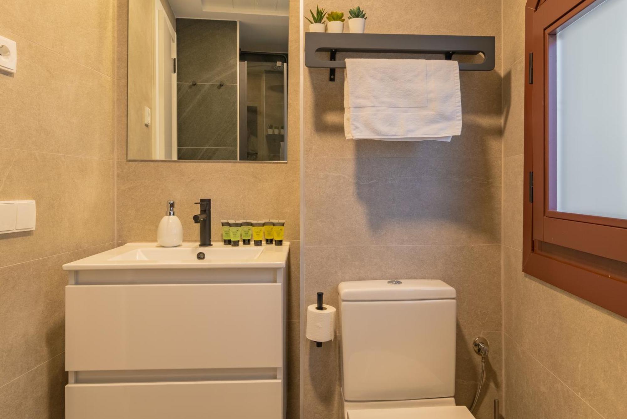 Feelathome Atarazanas Apartments มาลากา ภายนอก รูปภาพ